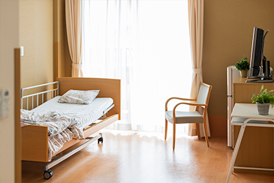 Elektrická polohovateľná posteľ pre imobilných a seniorov